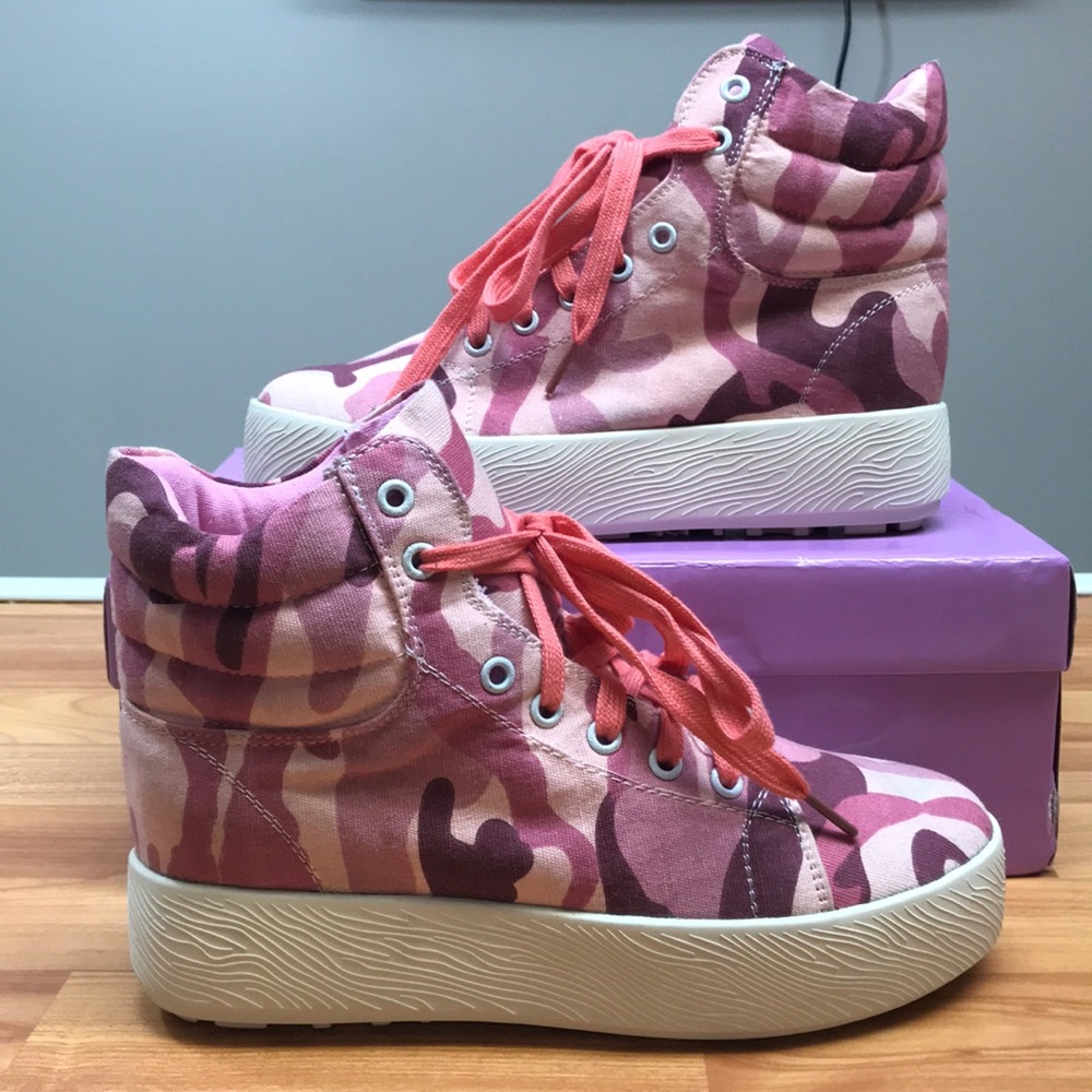 DS Pink Camo Sneakers